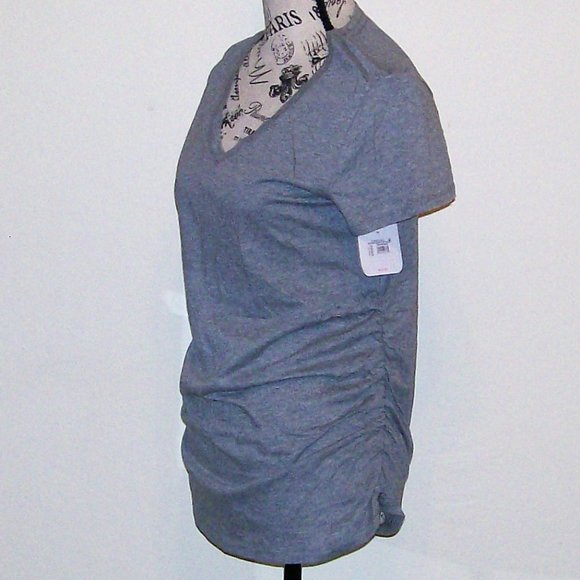 NWT V-Neck Maternity Tee - Picture 3 of 5